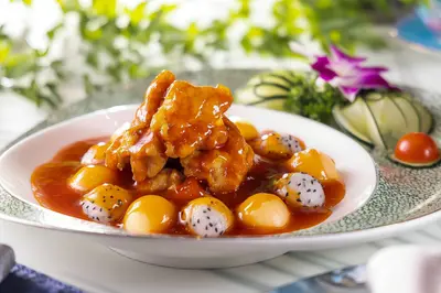 Sweet and Sour Deep-fried Pork with Fresh Fruit